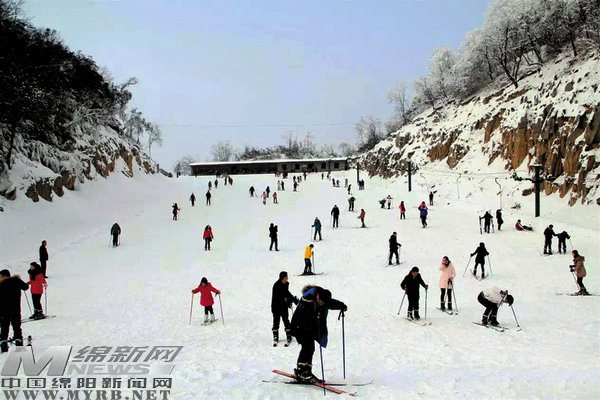 九皇山滑雪(资料图片)