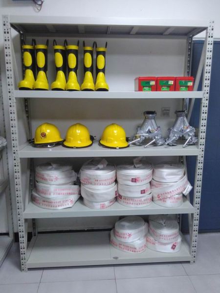 校园微型消防站配备的消防器材(东坡中学 供图) 