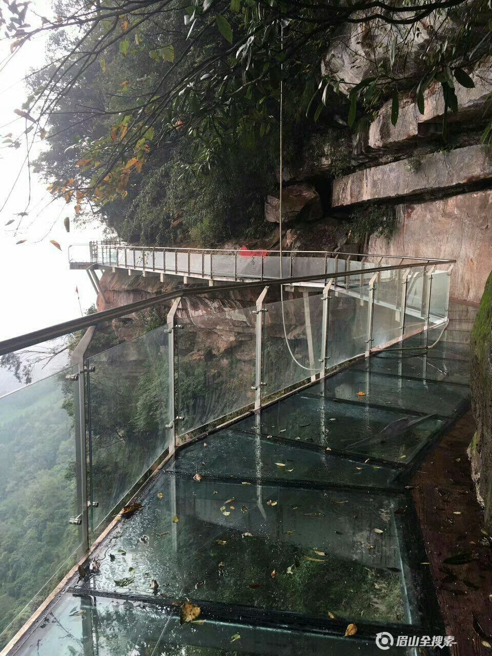 嗯,以后去柳江就更好耍了,逛古镇,赏荷花,爬玉屏山