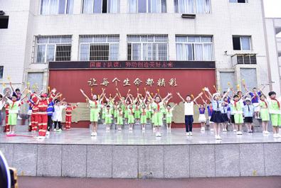 蘇南小學舉行“勞動創造美好未來”為主題的升旗儀式